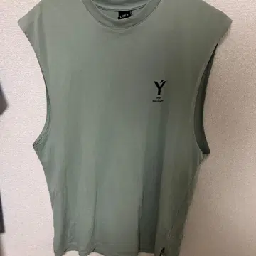 올리브 그린 슬리브리스 상의