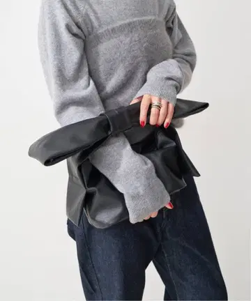 Spick & Span / HELOYSE 블랙 리본 포함 클러치백