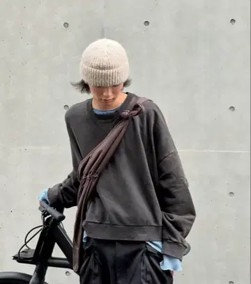 [ M 사이즈 ] 엔타이어 스튜디오 box crew 맨투맨