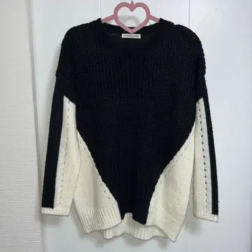 JURIANOJURRIE 블랙 화이트 니트 스웨터