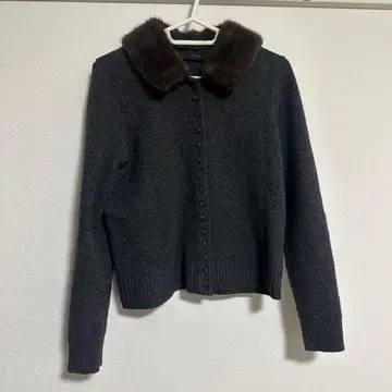 ZARA 다크 그레이 퍼 카라 부착 가디건