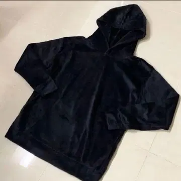 GOSTAR DE FUGA 풀오버 보아 후드티 복슬복슬 블랙