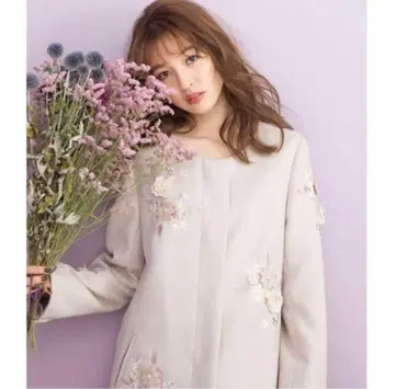 WILL CELECTION 윌 셀렉션 에어리 밤 자수 코트