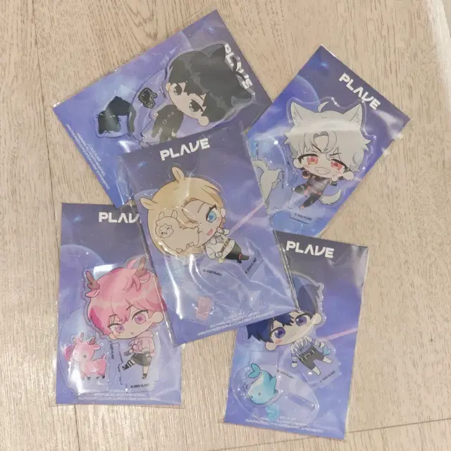 플레이브 애니플러스 아크릴스탠드 + 디오라마 1set