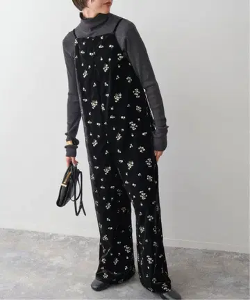 스픽앤스팬 부케 자수 올인원