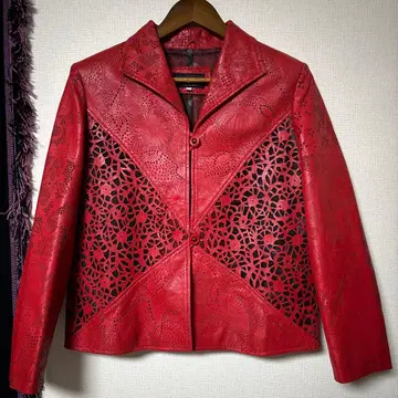 빨간색 가죽 자켓