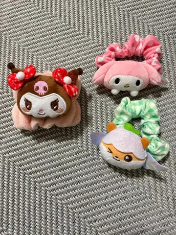 산리오 캐릭터즈 마스코트 부착 리스트 밴드 스크런치