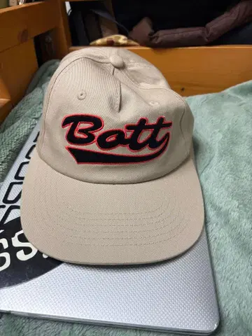 BoTT 베이지 캡 스냅백