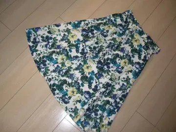 La TOTALITE 라 토탈리테 엘레강트 플라워 무늬 롱 스커트 38