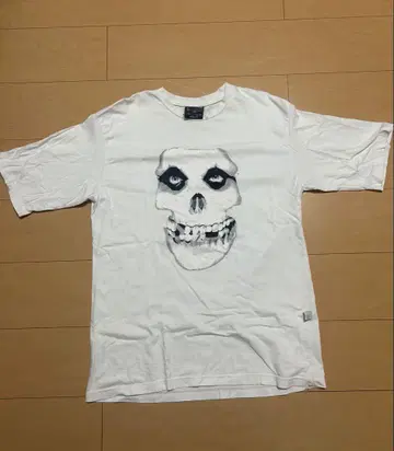 Bounty Hunter 바운티 헌터 스컬 티셔츠 화이트