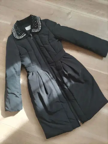 Aveniretoile 아베닐 에투알 펄 장식 다운 코트