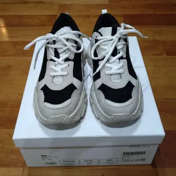 블랙 화이트 베이지 스니커즈 M 사이즈 박스 있음