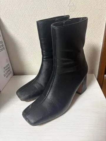 블랙 가죽 숏부츠