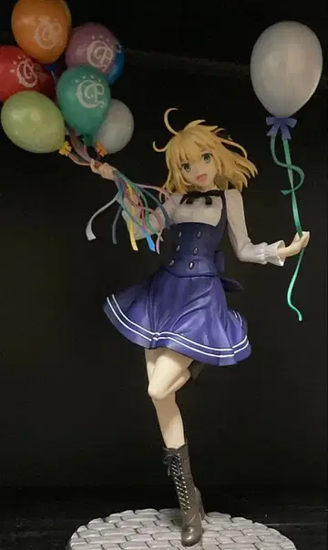 세이버/알토리아 펜드래곤[릴리] 영령제장Ver. 1/7 스케일