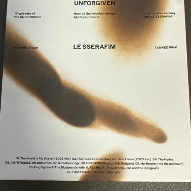 르세라핌 UNFORGIVEN 앨범 김채원, 사쿠라