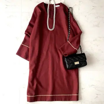 컨디션 최상 어도어 울 V넥 원피스 루즈핏 바이컬러