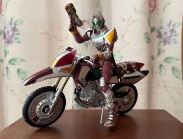 S.H. 피규아트 가면라이더 렌 & 레드 런버스 세트