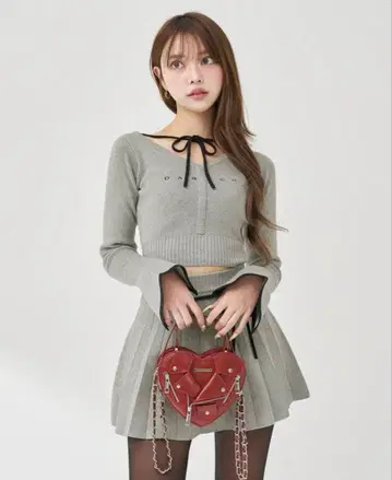 다리치 허리 오픈 리본 디자인 니트 미니 원피스