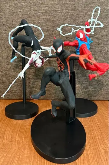 스파이더맨 피규어 3종 세트 마일즈 그웬 스칼렛