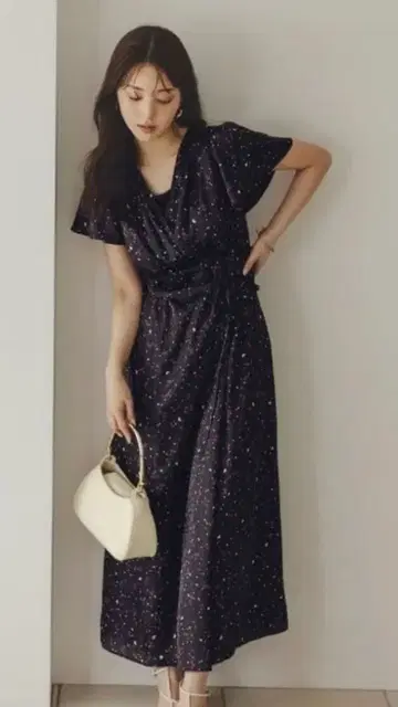 택 포함 앱와이어 체리 프린트 카슈쿨 원피스