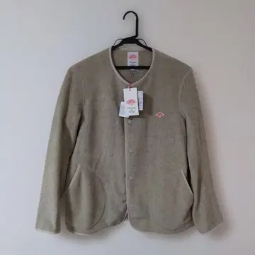 베이지 플리스 자켓 버튼 포함