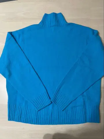 UNITED TOKYO 캐시미어 혼방 퍼프 하이넥 니트 블루