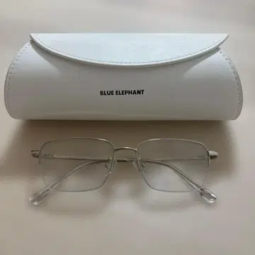 BLUE ELEPHANT 스퀘어 안경 메탈 프레임