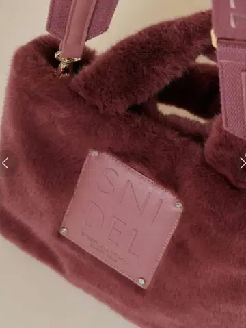 SNIDEL 버건디 보아 숄더백