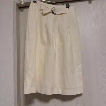 벨트 포함 타이트 스커트 무릎 기장