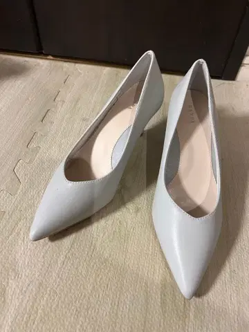 미사용 새상품 란다 라이트 그레이 스틸레토 펌프스