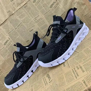 새상품 여성용 24.0cm 경량 특수 미드 밑창 스니커즈 블랙 3746