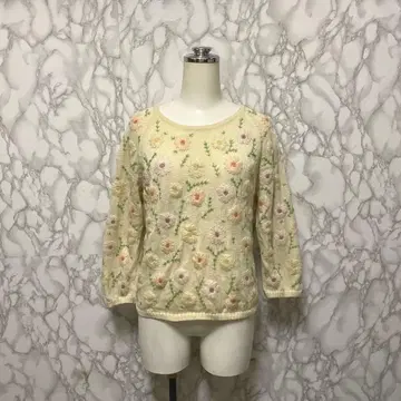 전체 자수 꽃 패턴 니트