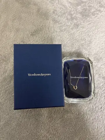 뱅돔 아오야마 U자형 펜던트 목걸이