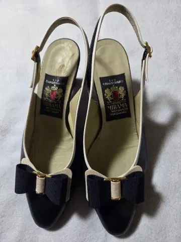 MIHAMA 네이비 리본 포함 펌프스 23cm