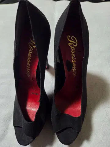 Rosesense 블랙 스웨이드 오픈토 하이힐