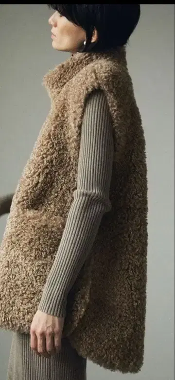 내일 발송! 가격 인하! anuke Eco Fur Vest 모카 38