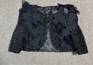 VELLA 블랙 화려한 프릴 노카라 자켓 볼레로