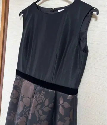 레 스텔라 블랙 꽃무늬 이중 디자인 포멀 플레어 롱 원피스