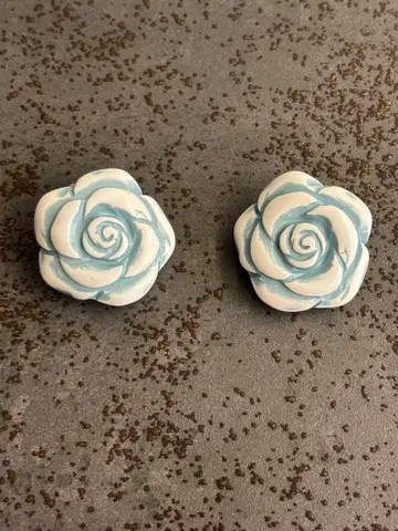 파란 장미 귀찌