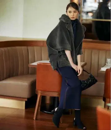 새상품급 코코딜 보아 케이프 코트 차콜 그레이