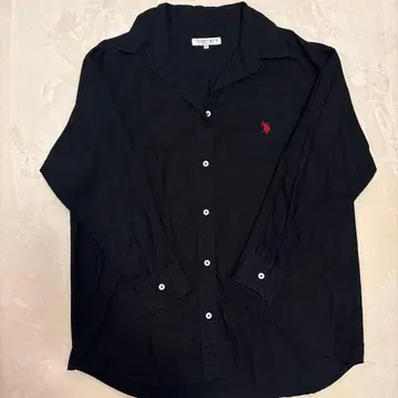 블랙 긴팔 셔츠 포켓 부착