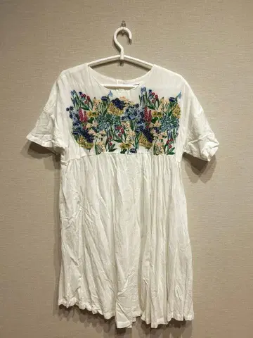 SUPER HAKKA 자수 원피스 화이트 반팔 슈퍼 하카