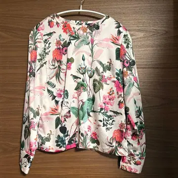 꽃무늬 긴팔 블라우스