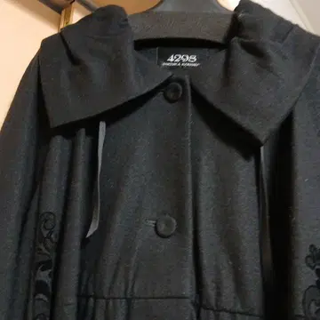 4298 코무로 시즈카 무릎 아래 코트 블랙