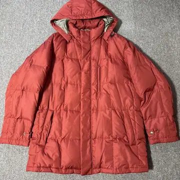 빨간색 퀼팅 다운 자켓