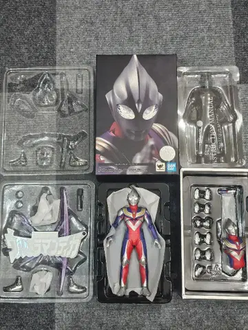 S.H.Figuarts (진골조제법) 울트라맨 티가 초판 발광 기능 포함