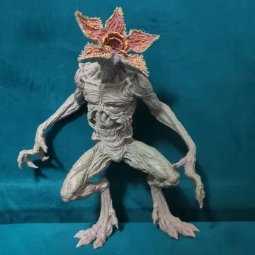 데모고르곤 피규어 기묘한 이야기