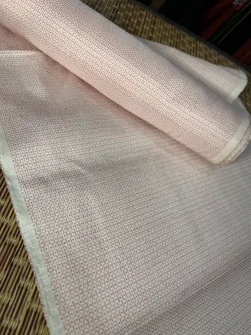 화이트 베이스에 빨간색 빗살무늬 오시마 명주 12m 옷감