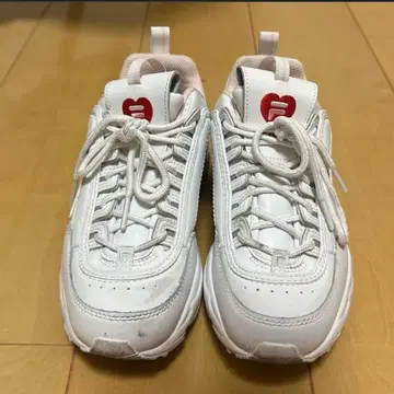 FILA 발렌타인 한정판 스니커즈