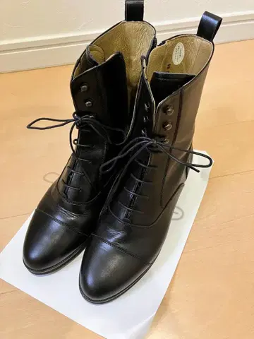 블랙 가죽 숏부츠 허시파피